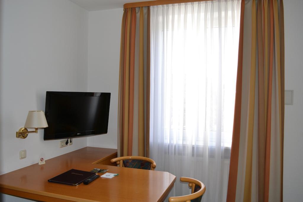 Hotel Am Ostpark Neubiberg Εξωτερικό φωτογραφία