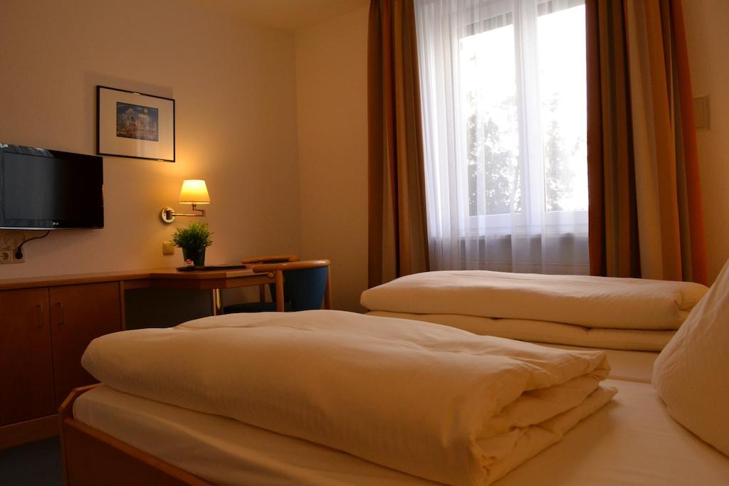 Hotel Am Ostpark Neubiberg Δωμάτιο φωτογραφία
